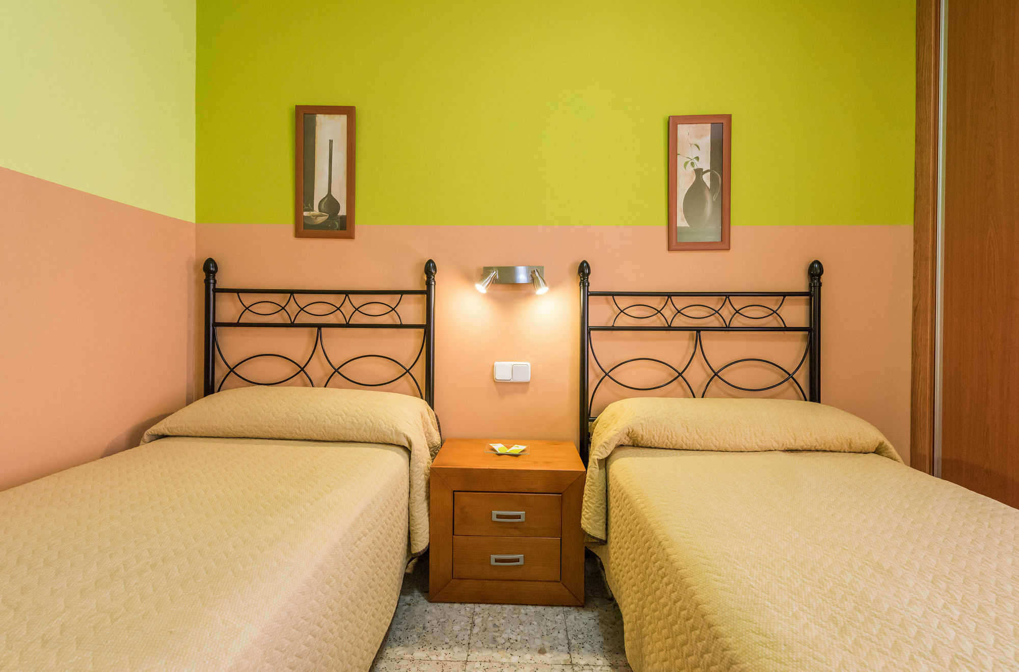 Hostal Arkanta Arganda Del Rey Buitenkant foto
