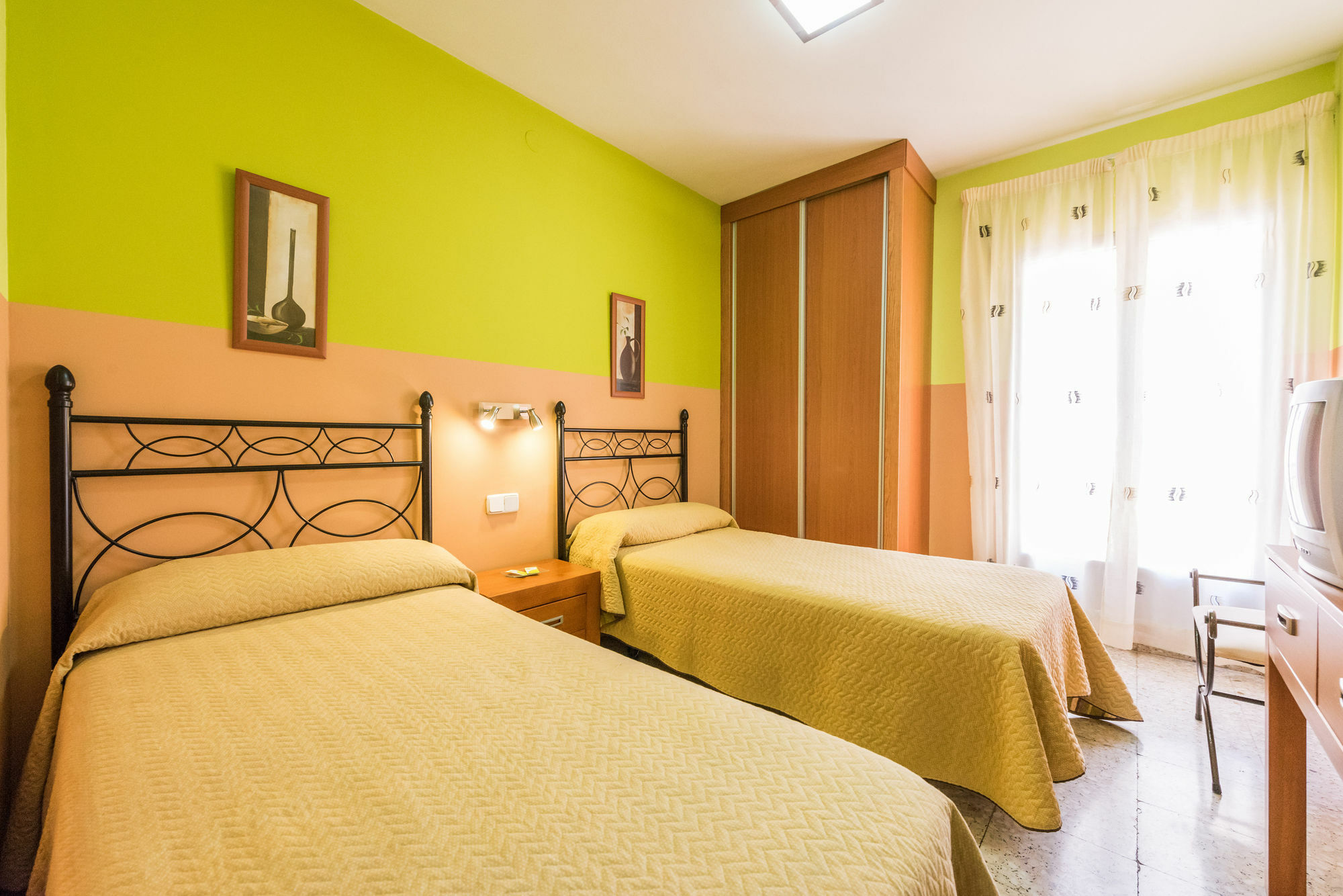 Hostal Arkanta Arganda Del Rey Buitenkant foto