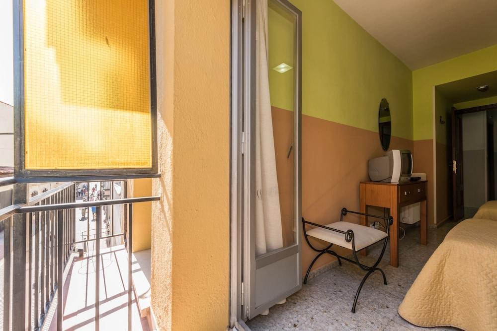 Hostal Arkanta Arganda Del Rey Buitenkant foto